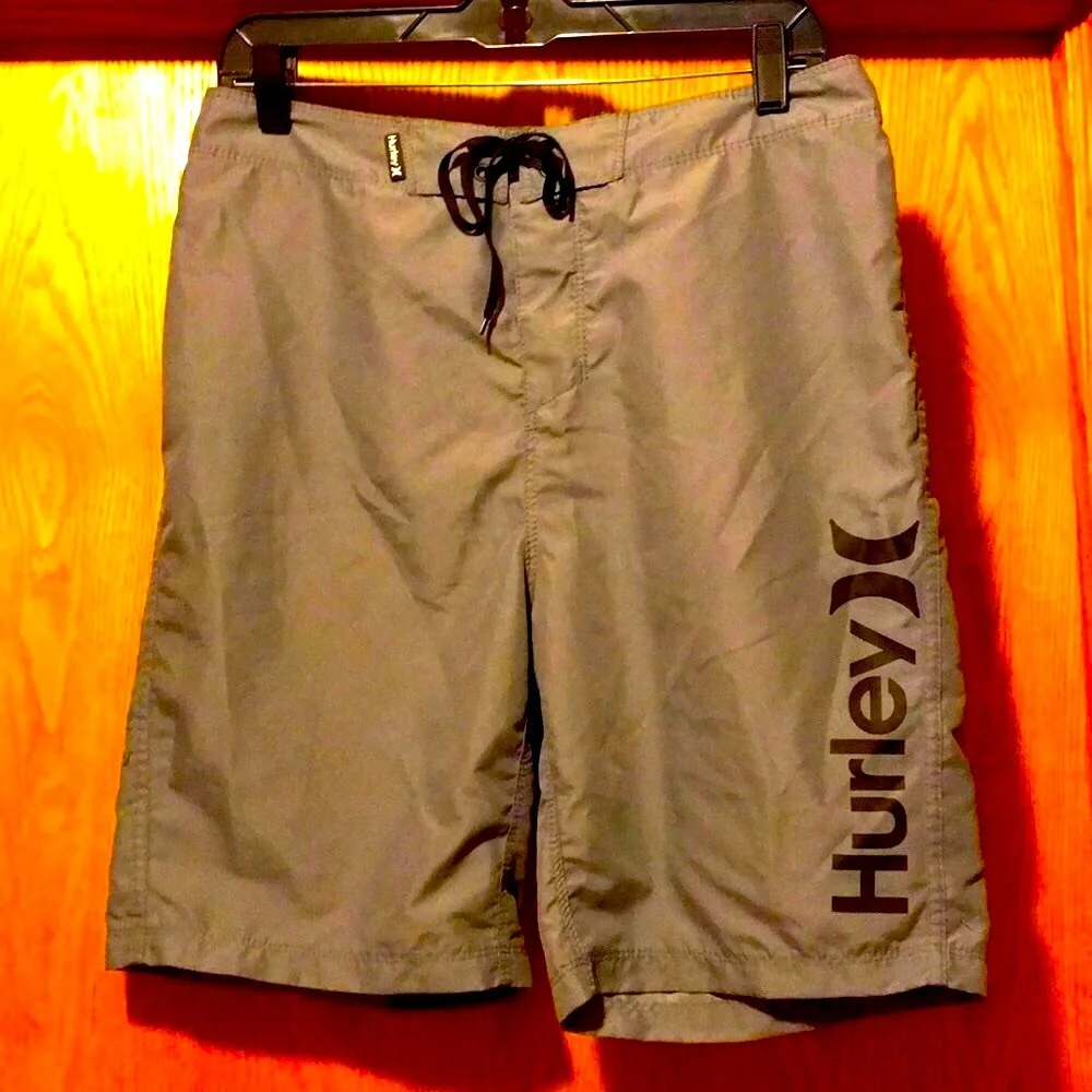 Hurley 30 waist gray 8.5” inseam unlined surf board shorts pocket EUC
